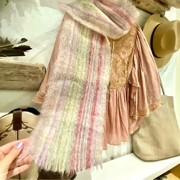 Made in BRITAIN Mohair/wool vintage scarf w prairie/country/cottage rainbow vibe - Picture 2 of 12
